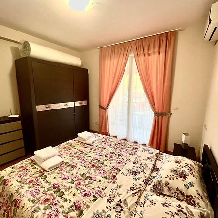 Apartments Nirgilija Тиват Екстериор снимка