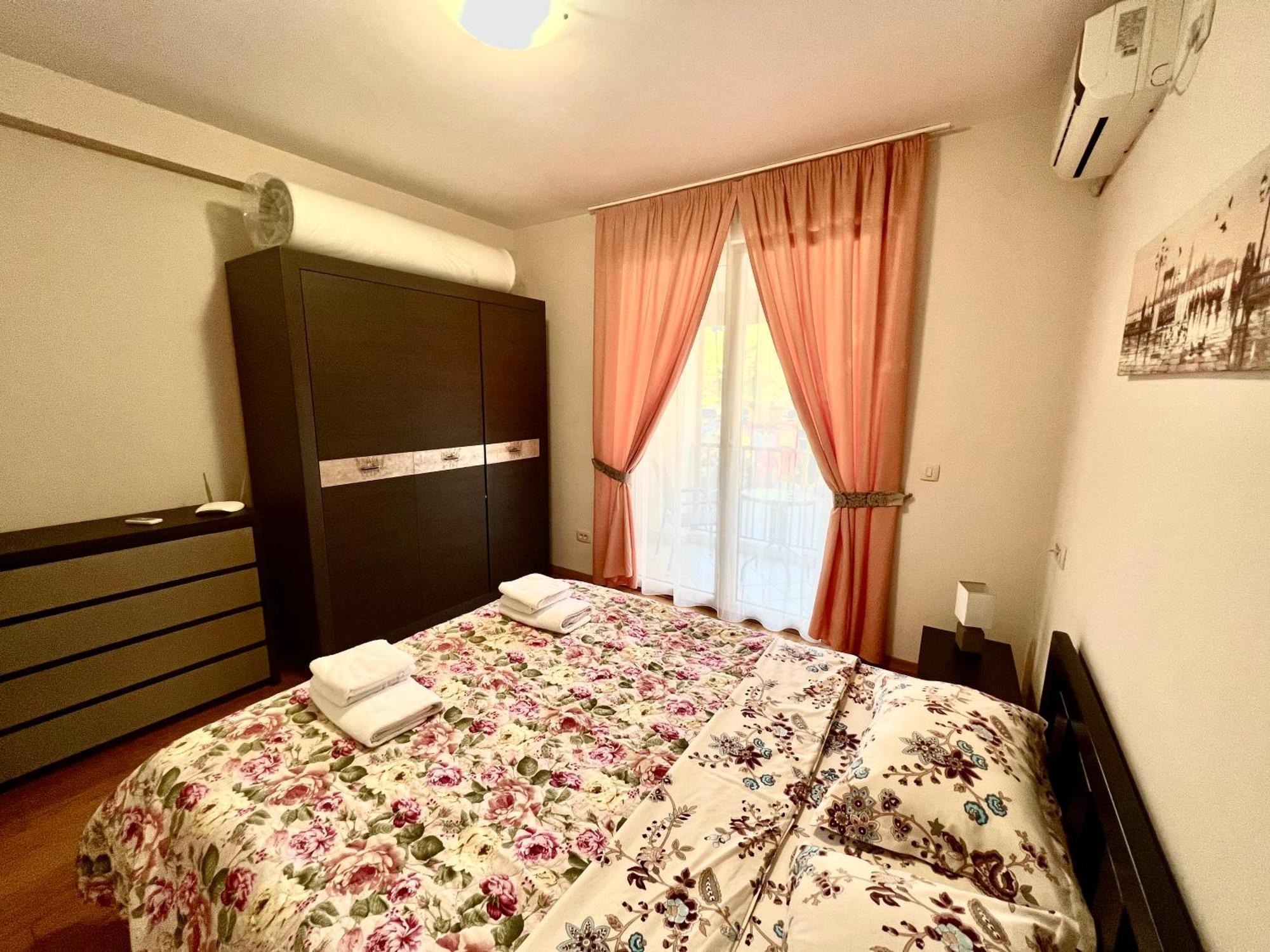 Apartments Nirgilija Тиват Екстериор снимка