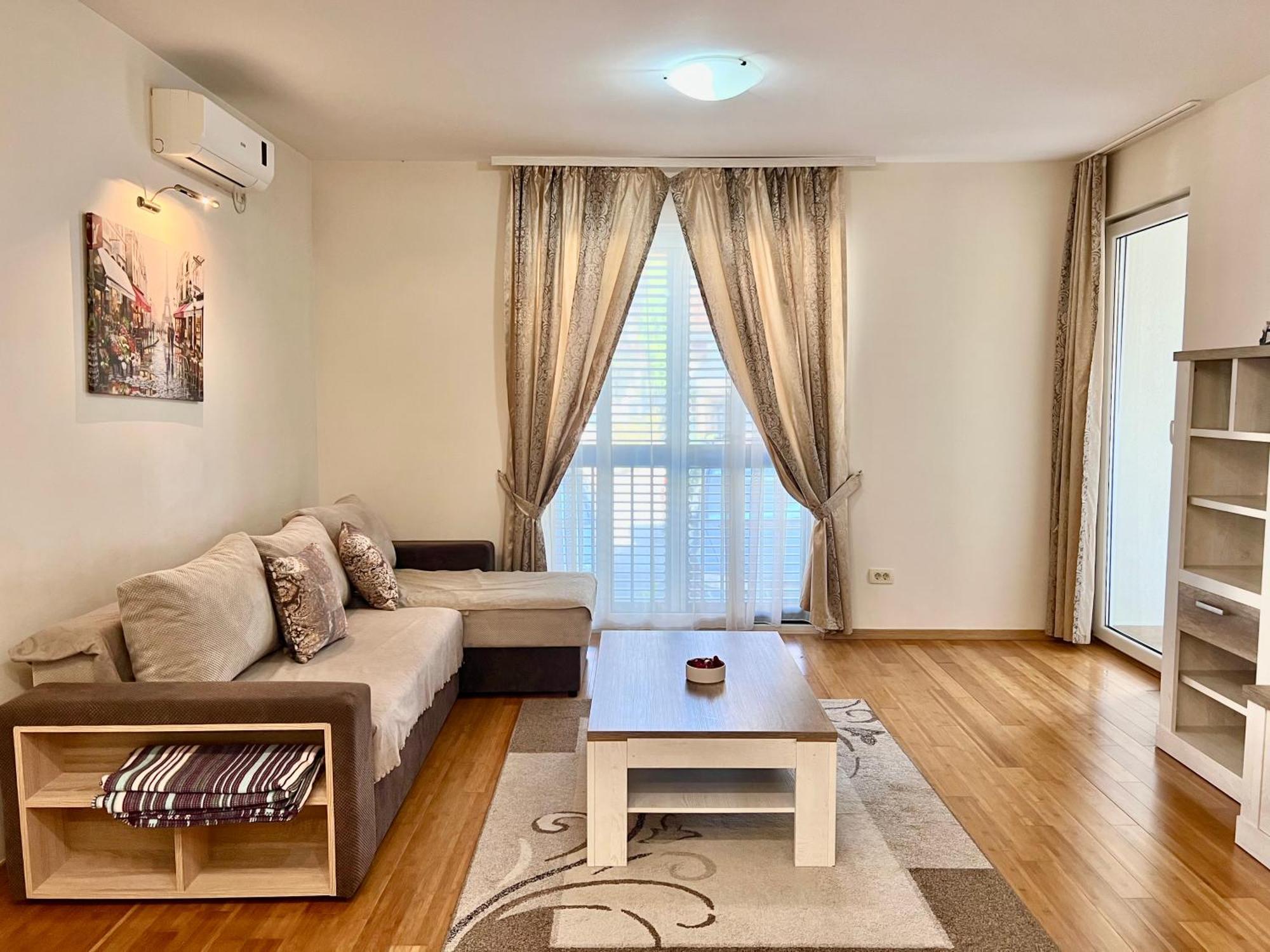 Apartments Nirgilija Тиват Екстериор снимка