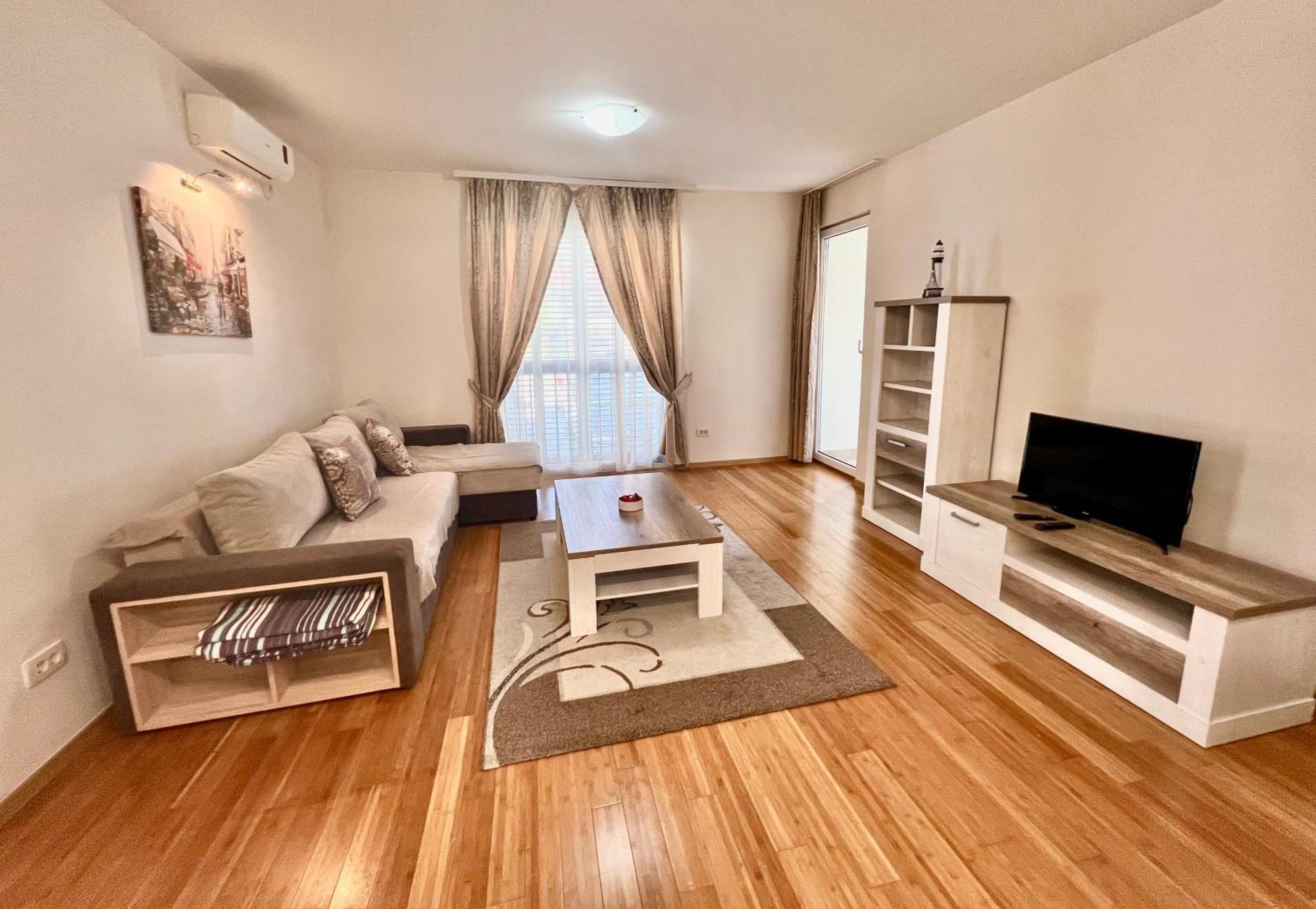 Apartments Nirgilija Тиват Екстериор снимка