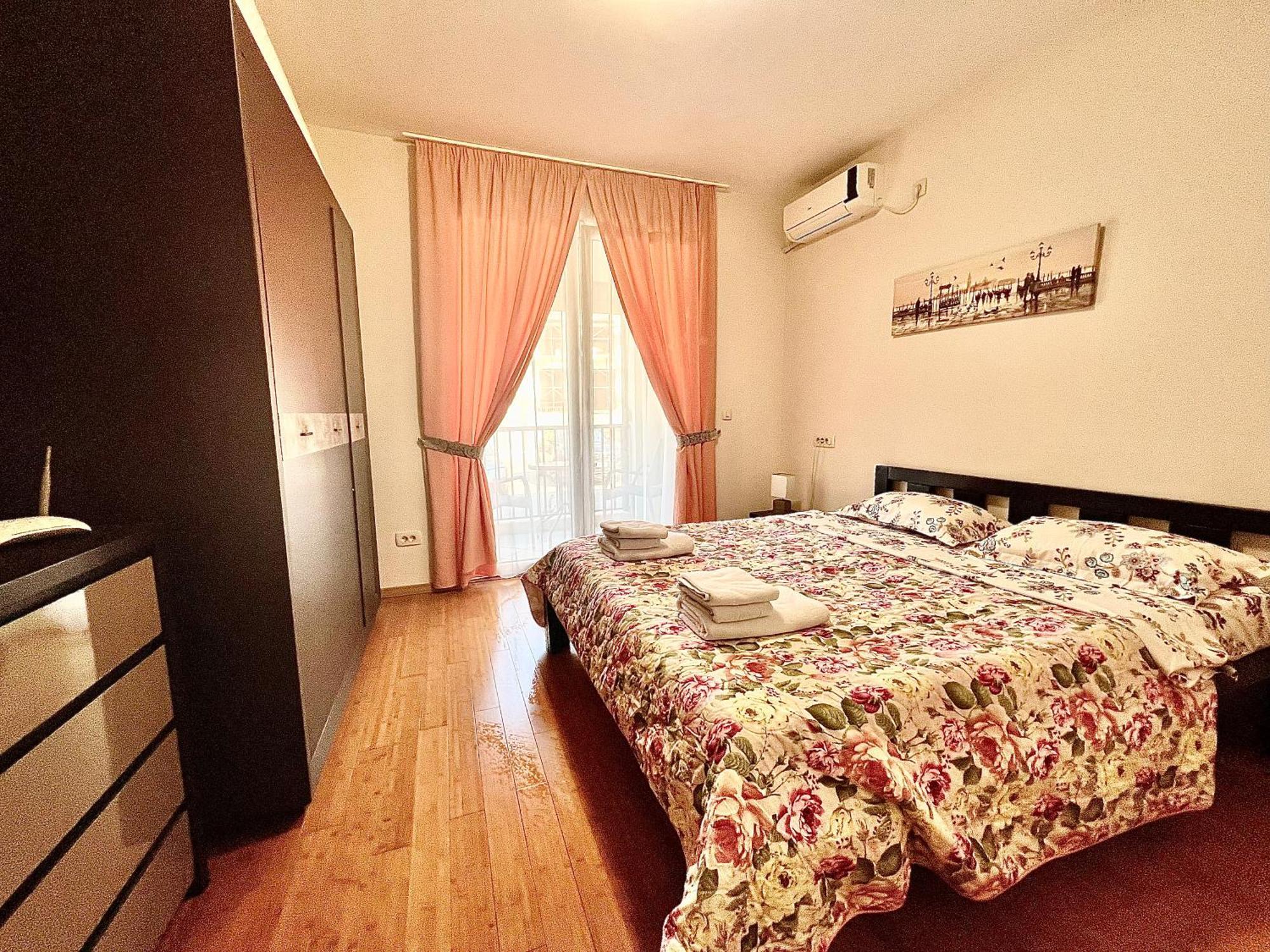 Apartments Nirgilija Тиват Екстериор снимка