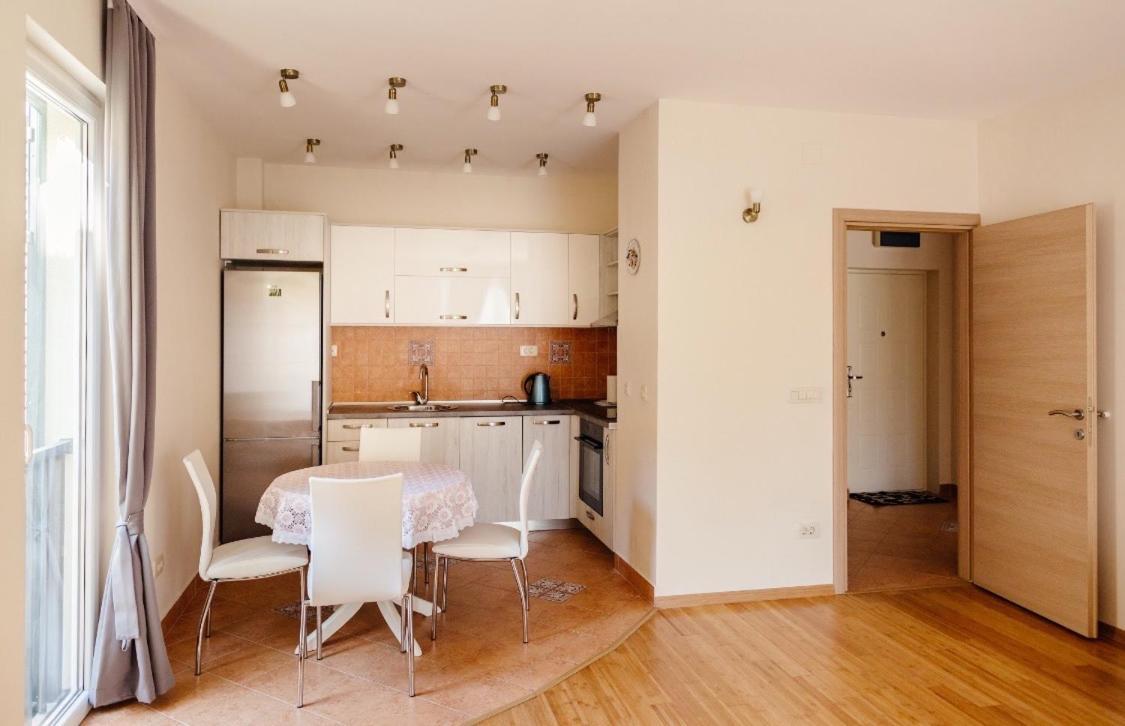 Apartments Nirgilija Тиват Екстериор снимка