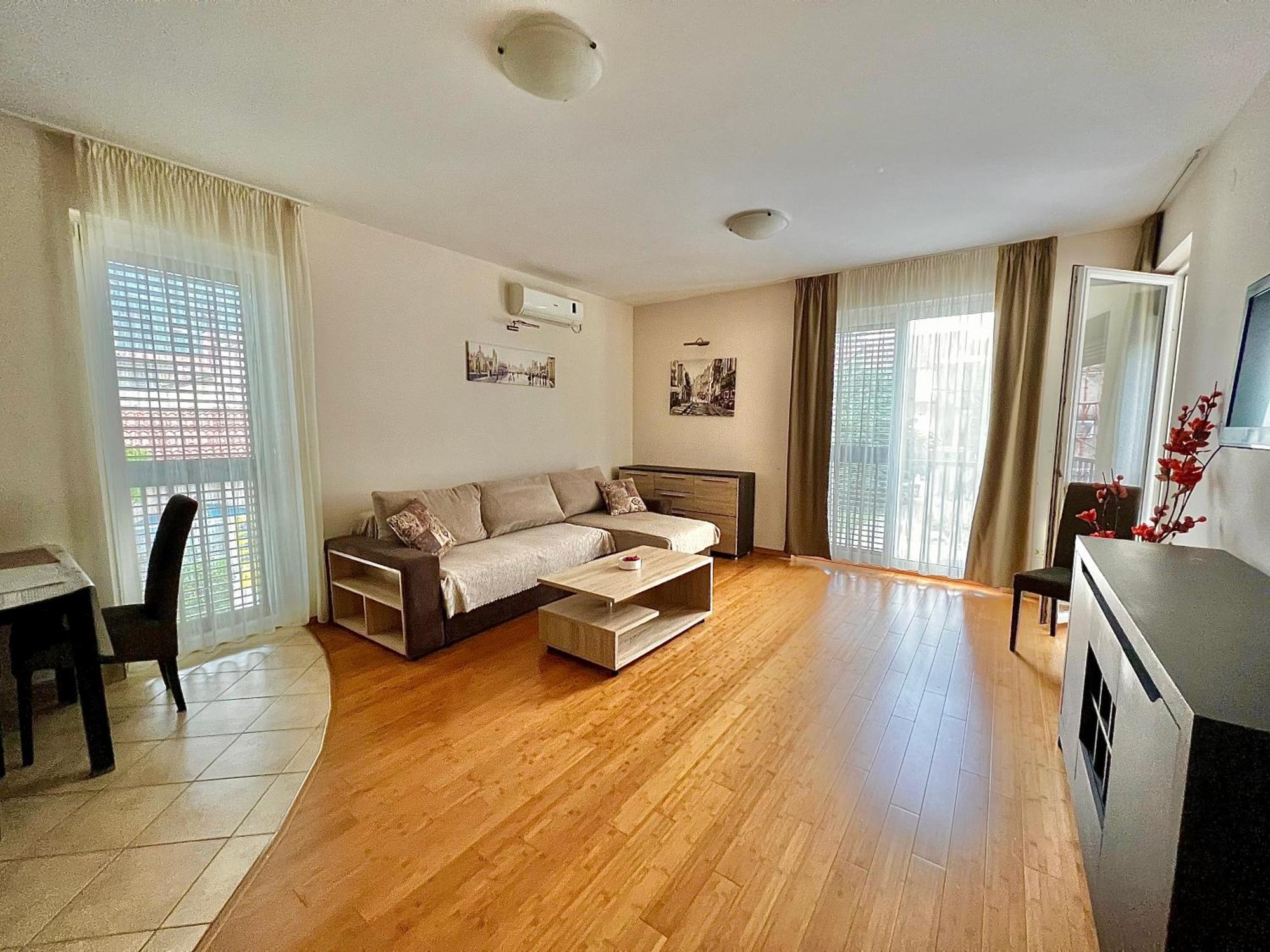 Apartments Nirgilija Тиват Екстериор снимка